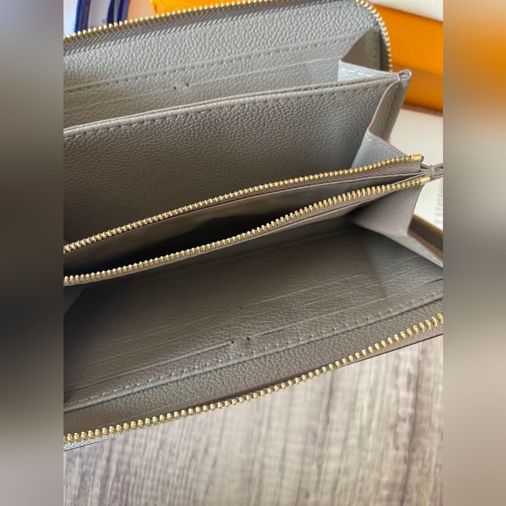 Louis Vuitton Monogram Zippy Wallet - Picture 8 of 9